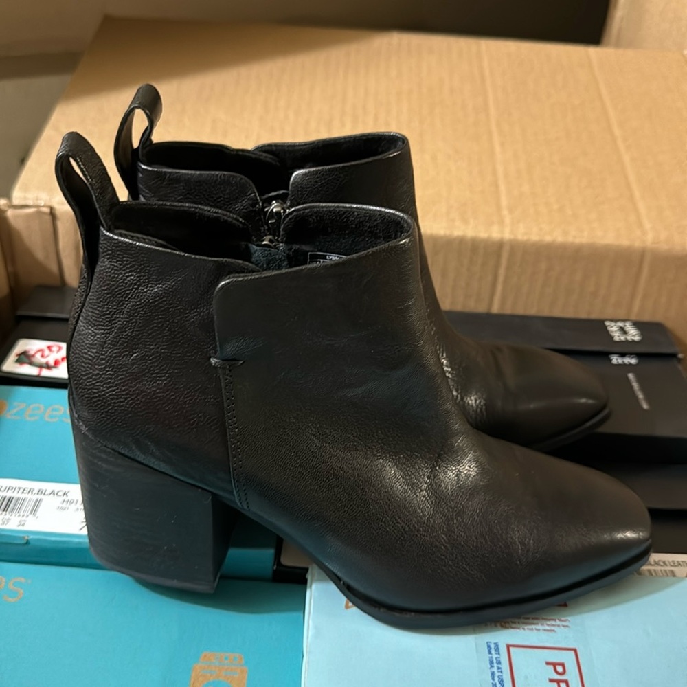 Vionic Lyssa Women's Heeled Boot - Picture 4 of 15